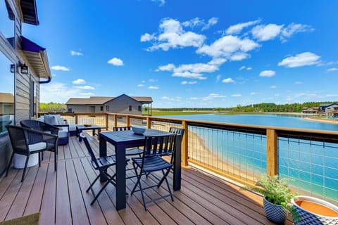 New Lisbon Vacation Rental | 6BR | 3BA | 2,900 Sq Ft | 2 Steps for Entry