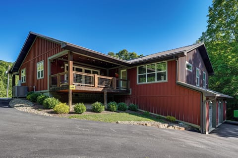 Kingston Vacation Rental | 5BR | 3.5BA | 3,172 Sq Ft