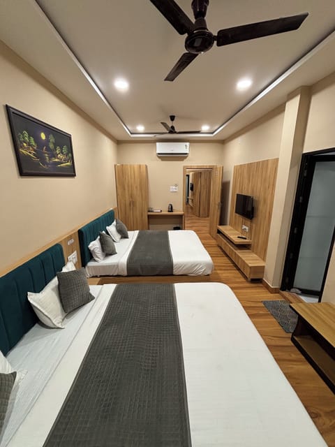 Basic Quadruple Room | Desk, WiFi (free)