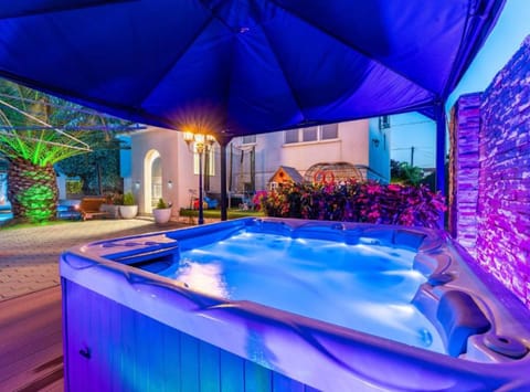 Private spa tub