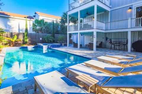 Sea Gem Too has a private pool and hot tub - both of which can be heated for an additional fee.
