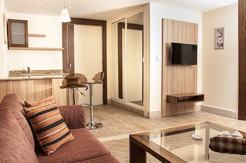 Signature Suite, 1 King Bed, Kitchenette | Private kitchenette | Fridge