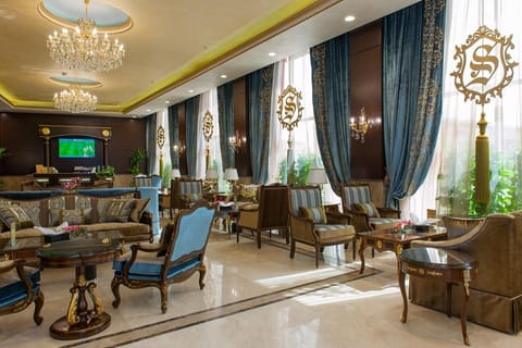 Lobby lounge
