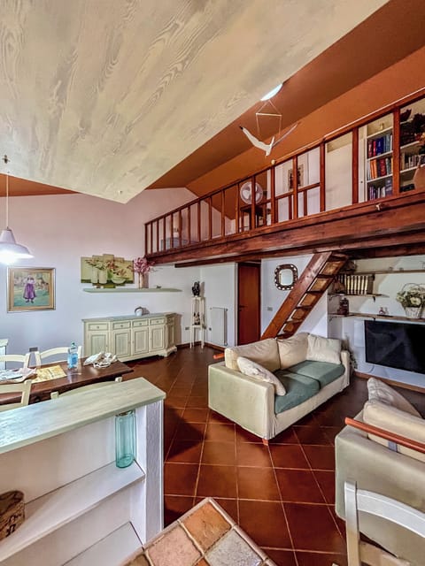 Apartment, Garden View | Living area | Flat-screen TV, fireplace