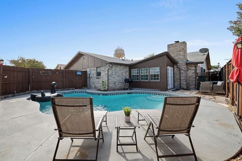 Take a dip in the refreshing pool, grill up something delicious or lounge in the poolside chairs all in your private, fully-fenced backyard