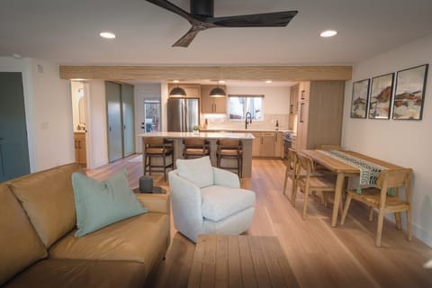 Beautifully designed kitchen and living area with breakfast bar seating for 3 people and dining seating for 4.