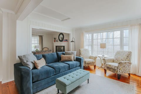 Living Room / Lounge