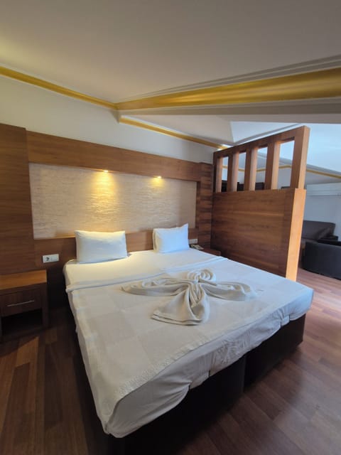 Suite | Minibar, bed sheets