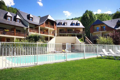 With snow-dusted rooftops and towering Pyrenean peaks behind, the residence becomes a true winter retreat just minutes from the Val-Louron and Peyragudes ski areas.