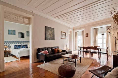Living area/dining are