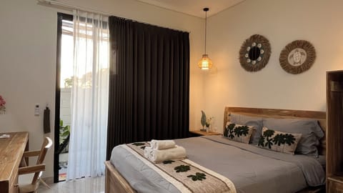 Desk, laptop workspace, free WiFi, bed sheets