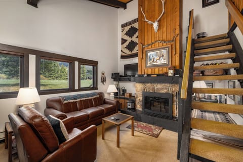 Welcome to Nest on the Mountain !