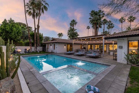 Luxury 4 bed/4bath home in the Movie Colony neighborhood. Featuring a private pool, spa, outdoor firepit, and plenty of space to entertain.