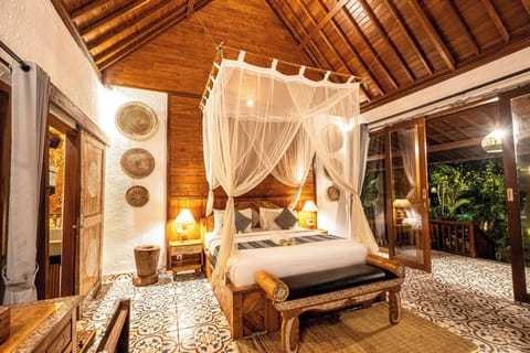 Deluxe Double Room, Pool View | Free WiFi, bed sheets