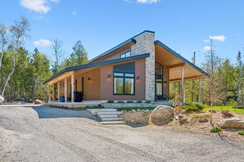 Welcome to Cabin — your modern escape surrounded by nature.