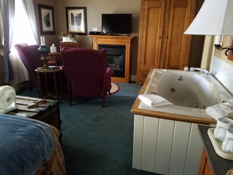 Room, Private Bathroom (3. The Sheboygan Room) | Jetted tub