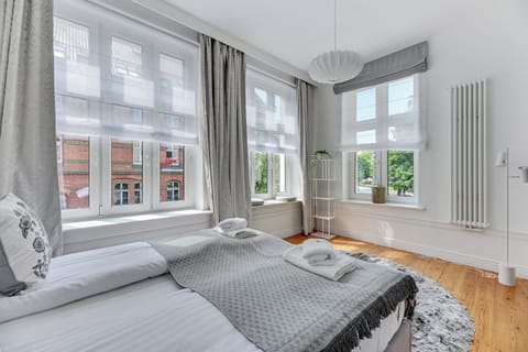Deluxe Apartment, City View | Iron/ironing board, free WiFi