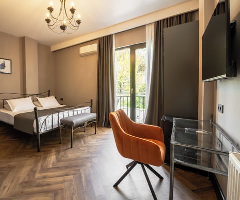 Standard Double Room, Non Smoking, Garden View | Minibar, WiFi (free), bed sheets