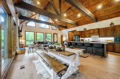 Cabin, Multiple Beds, Mountain View (Happy Heart Hideaway) | Interior