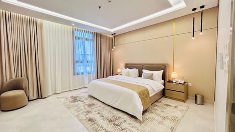 Luxury Apartment, Balcony | Free WiFi