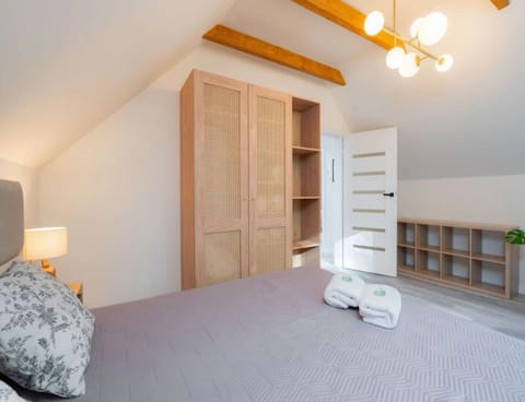 House | 3 bedrooms, iron/ironing board, individually furnished, bed sheets