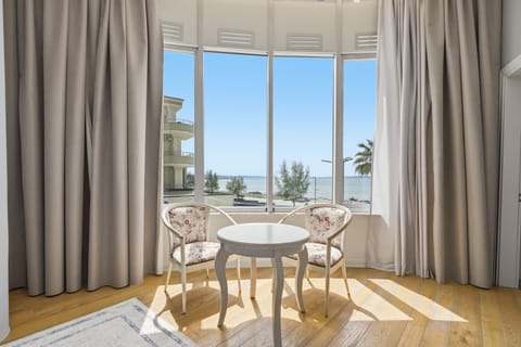 Deluxe Double Room, Sea View | Interior