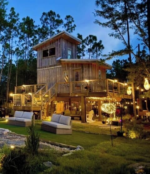 Water + Woods – Unique Treehouse Retreat in Gulf Shores