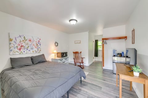 Schroon Lake Vacation Rental | Studio | 1BA | 500 Sq Ft