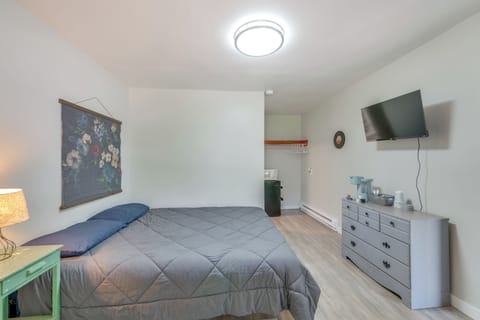 Schroon Lake Vacation Rental | Studio | 1BA | 500 Sq Ft