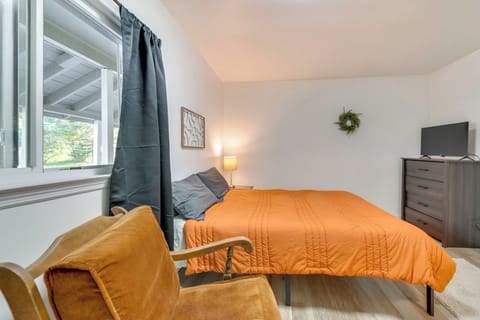 Schroon Lake Vacation Rental | Studio | 1BA | 500 Sq Ft
