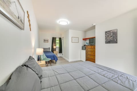 Schroon Lake Vacation Rental | Studio | 1BA | 500 Sq Ft