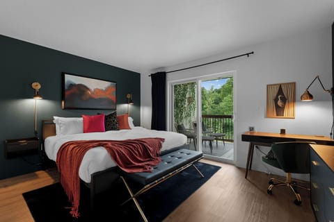 King bedroom with direct access to the private creekside balcony.