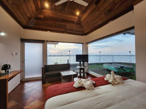 Deluxe Room | Free WiFi, bed sheets