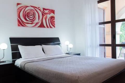 Decorative detail, Bed, Bedroom