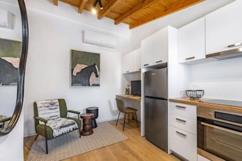 Microwave, Oven, Living room