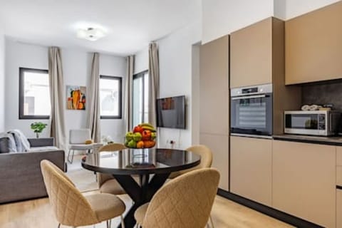Dining room, Microwave, Oven, Kitchen or kitchenette, Kitchen