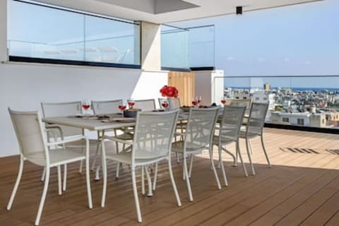 Dining room, Balcony