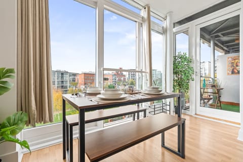 Apartment, 2 Bedrooms, Accessible, Balcony | Dining