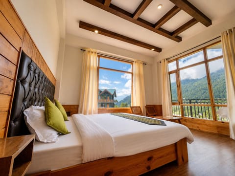 Deluxe Double Room, Mountain View | Free WiFi