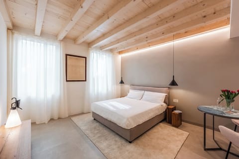 Suite | Free WiFi