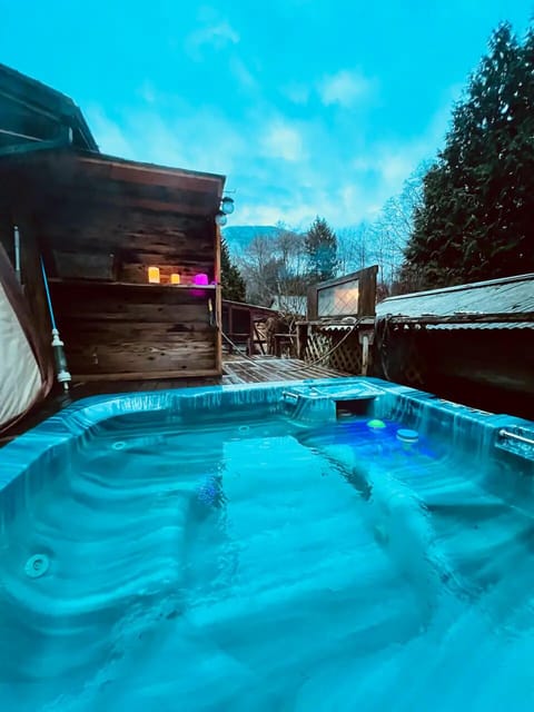 Comfort Cabin, Private Bathroom, Mountain View (Forest Cabin) | Outdoor pool