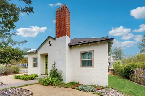 A charming 2 bedroom, 2 bathroom home located in Flagstaff, AZ!