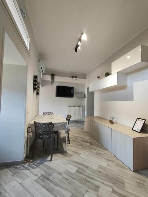Comfort Apartment, Balcony | Dining