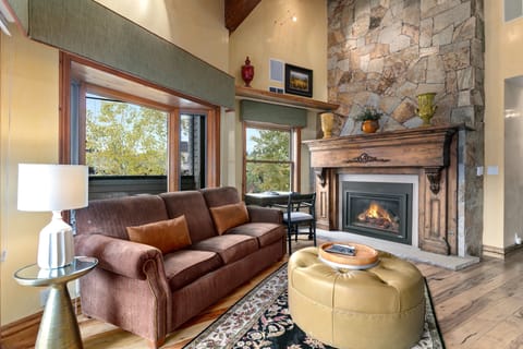 Condo, 1 Bedroom | Living area