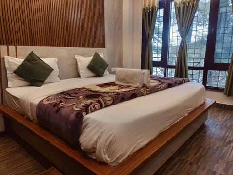 Superior Double Room, City View | Desk, free WiFi