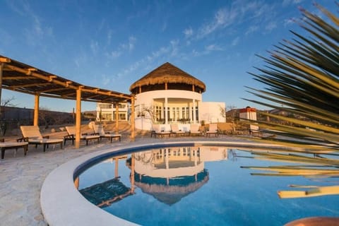 2 outdoor pools