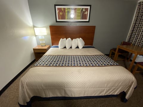 Desk, iron/ironing board, rollaway beds, free WiFi