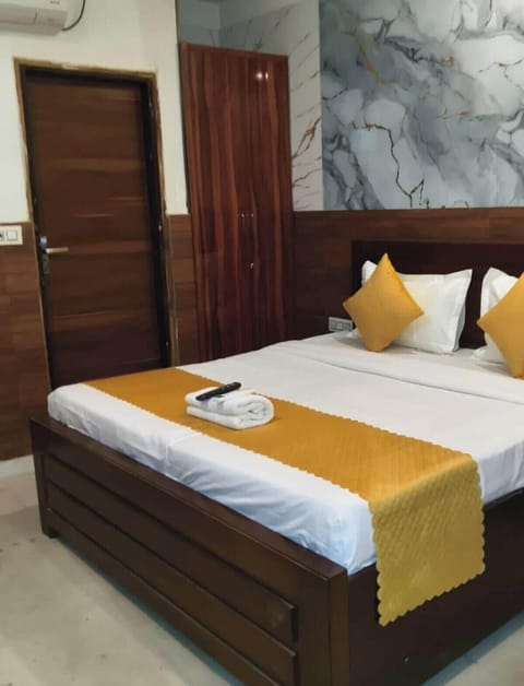 Superior Double Room, Balcony, Courtyard View | Free WiFi