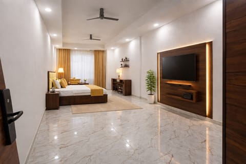 Family Suite, City View | Blackout drapes, iron/ironing board (on request), WiFi (free)