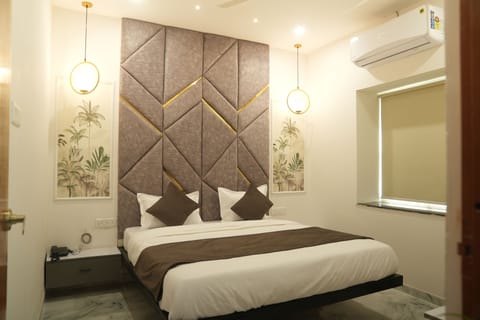 Deluxe Double Room | Desk, laptop workspace, free WiFi